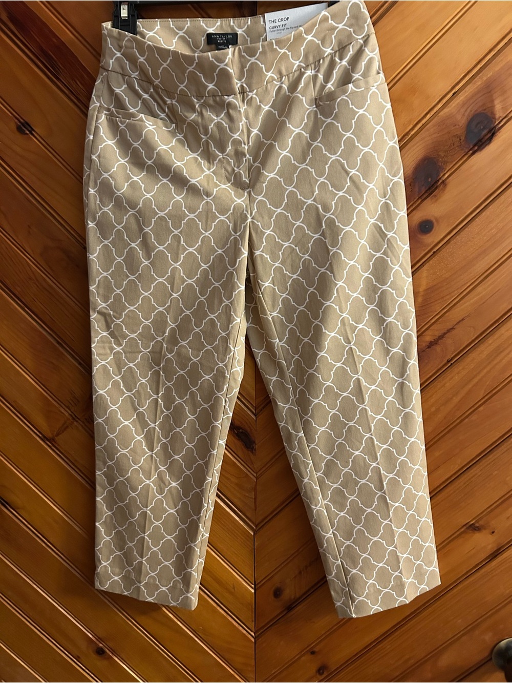 Ann Taylor Factory Beige and White Geometric Print Crop Capri Pants, size 0P